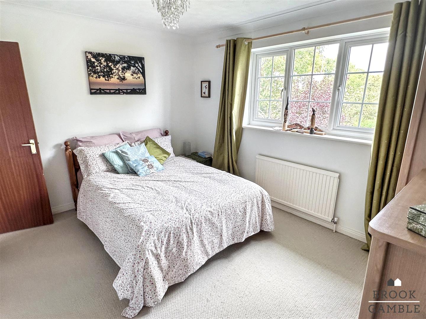 4 Bedroom House - Detached. Greenway in Eastbourne, 17